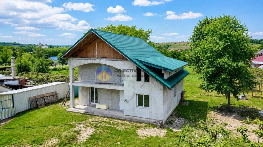 Casă cu 3 camere cu Teren 1235 Mp în Rediu