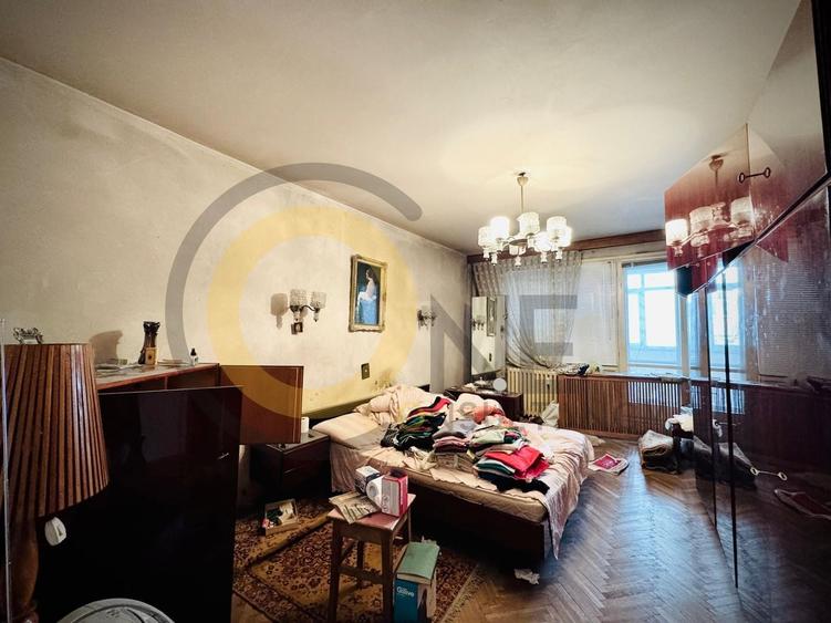 Apartament cu 3 camere semidecomandat în Dristor