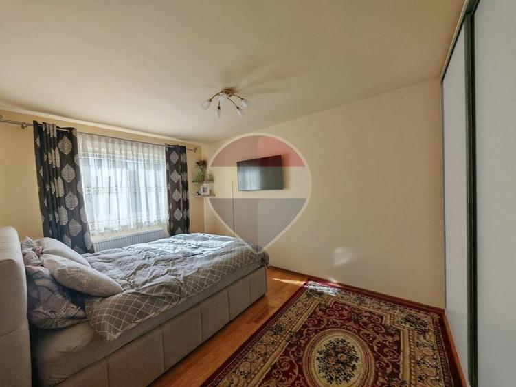 Apartament cu 3 camere decomandat, mobilat în Central