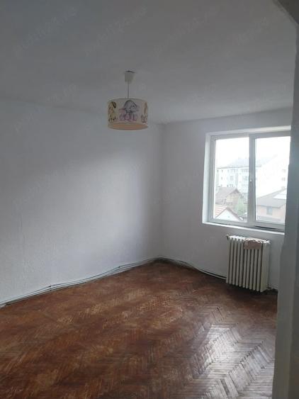 Apartament cu 4 camere decomandat în Exterior Vest