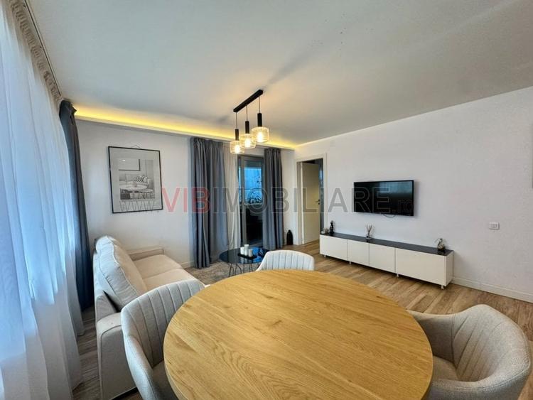 Apartament cu 3 camere semidecomandat în Gara de Nord