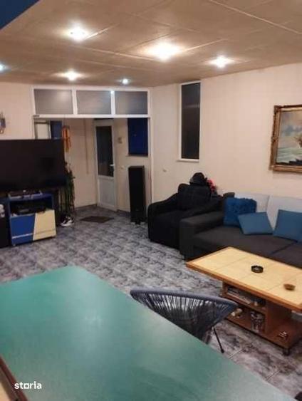 Casă cu 7 camere cu Teren 200 Mp în Vitan