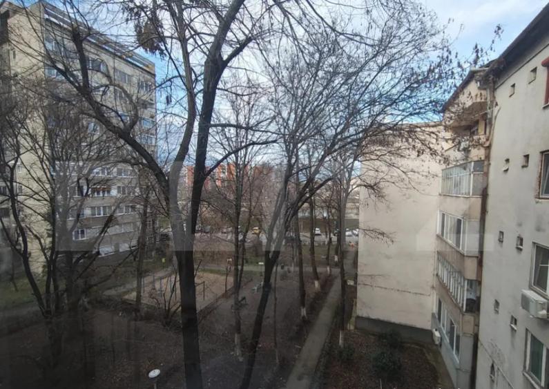 Apartament cu 4 camere decomandat în Decebal