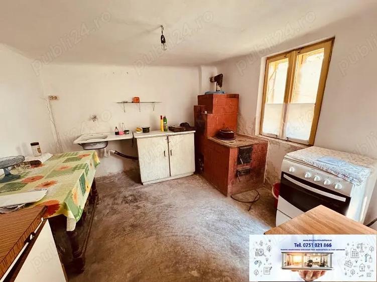Casă cu 2 camere cu Teren 990 Mp în Central