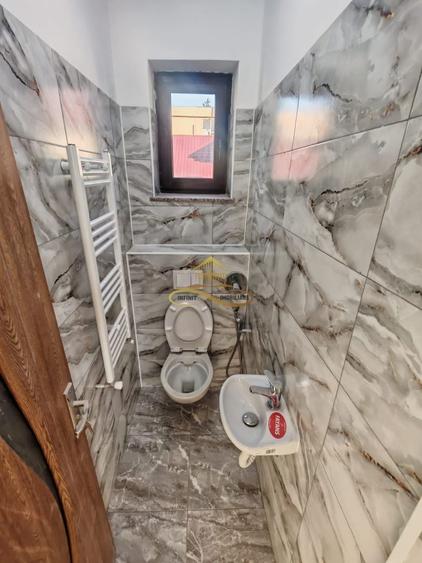 Casă individuală cu 6 camere cu Canalizare în Central