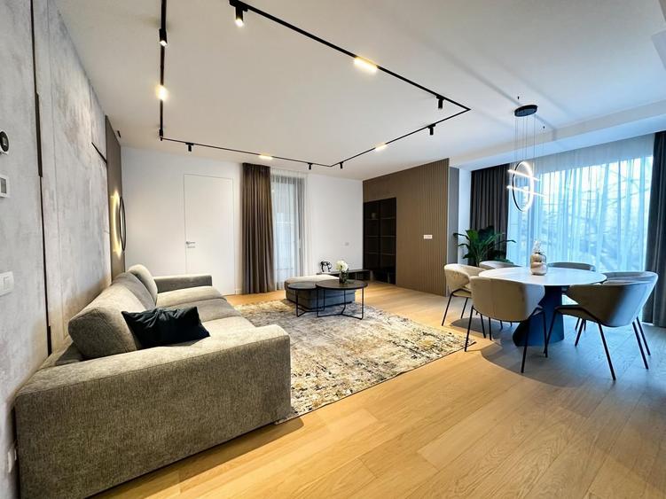 Apartament cu 4 camere semidecomandat în Arcul de Triumf