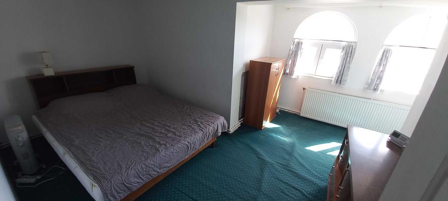 Triplex 356mp cu bai, bucatarii, utilitati separate 5 parcari stradale - 3