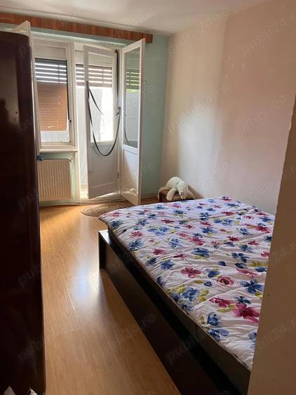 Apartament cu 4 camere decomandat, mobilat în Central