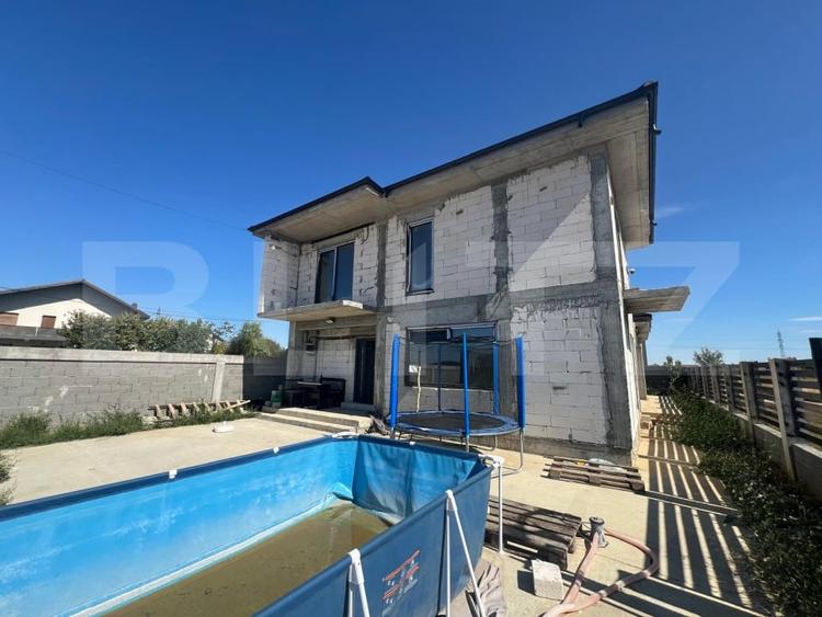 Casă individuală cu 5 camere cu Canalizare în Malu Mare