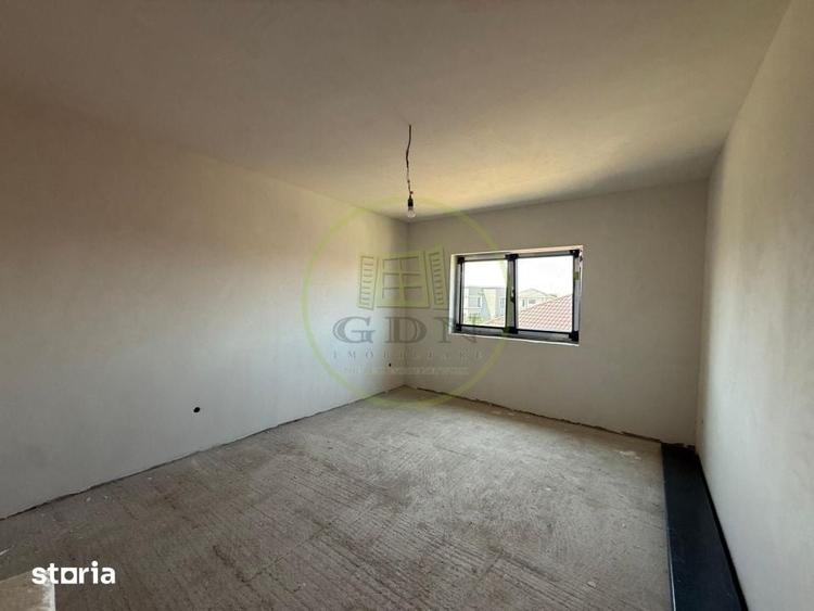 Casă cu 5 camere cu Teren 270 Mp în Malu Mare