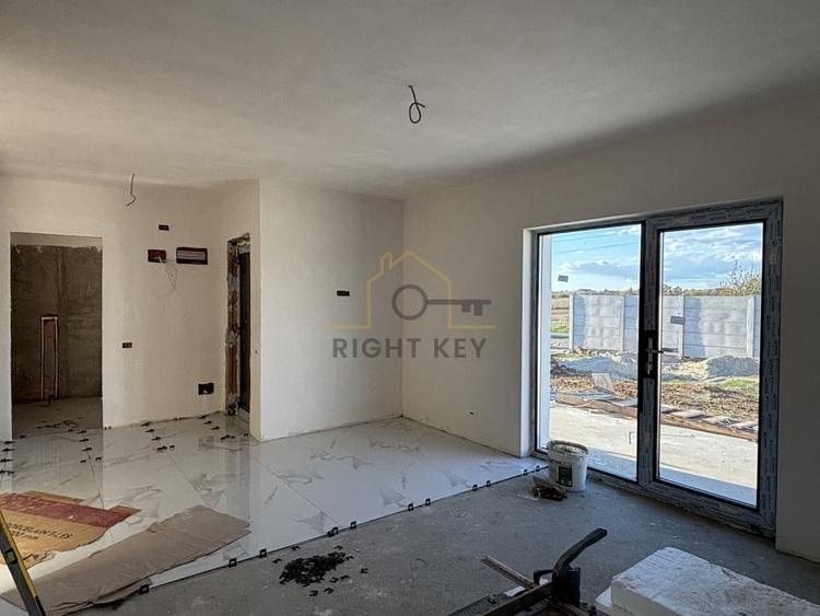 Casă individuală cu 4 camere cu Teren 400 Mp în Clinceni
