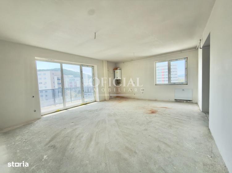 Apartament cu 3 camere semidecomandat în Florești