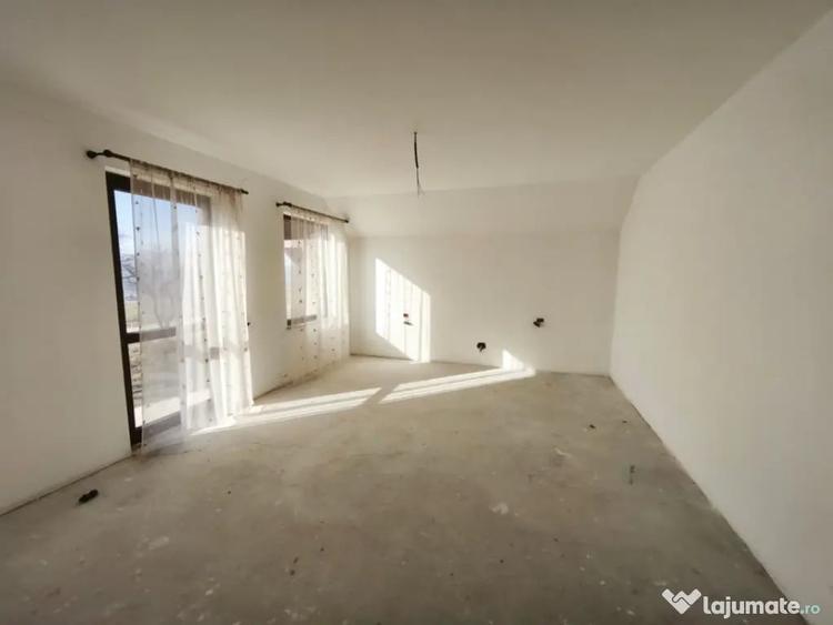 Casă cu 5 camere cu Teren 1792 Mp în Mitocu Dragomirnei