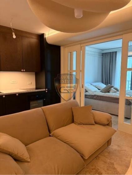 Apartament cu 4 camere semidecomandat, mobilat în Mamaia-Sat