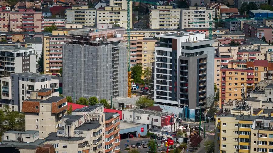 Penthouse cu 3 camere decomandat, mobilat în Răcădău