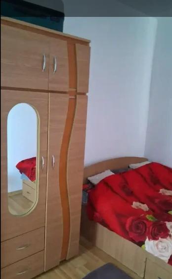 Apartament cu 2 camere semidecomandat în Casa de Cultură