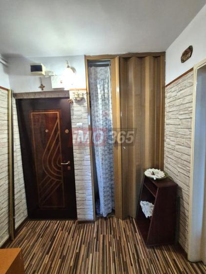 Apartament cu 2 camere semidecomandat în Craiovei