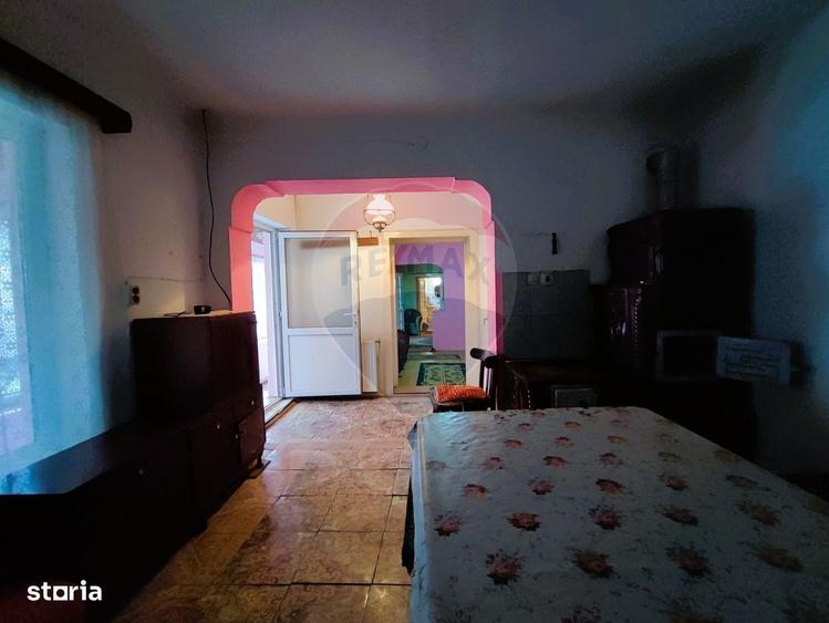 Casă cu 4 camere cu Teren 1002 Mp în Central