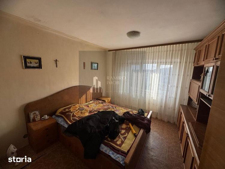 Apartament cu 4 camere decomandat în Central