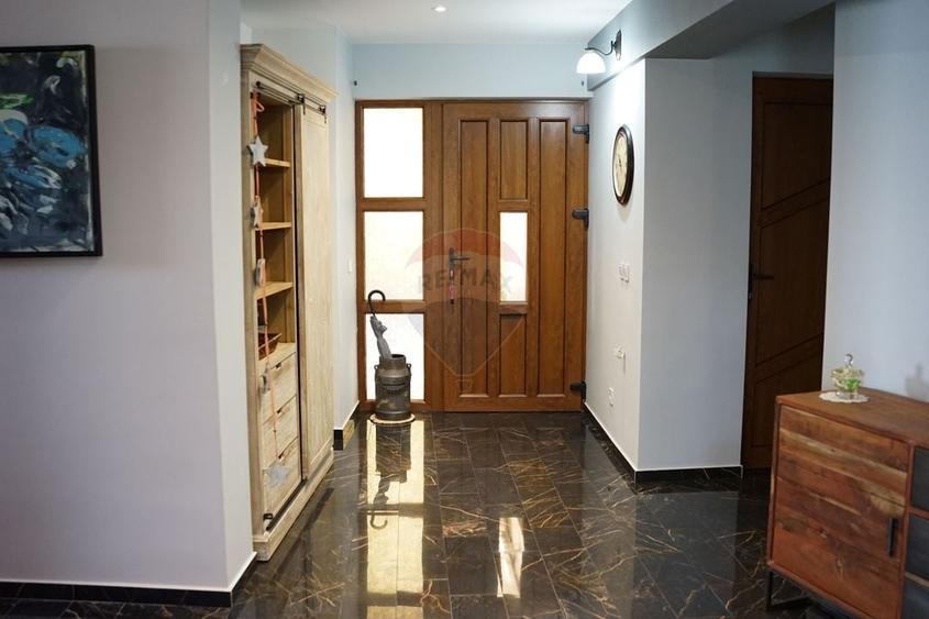 Casă individuală cu 5 camere cu Teren 704 Mp în Borhanci
