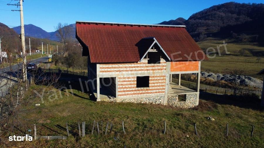 Casă cu 4 camere în Corbeni