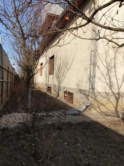 Casă cu 7 camere cu Teren 1450 Mp în Stupini