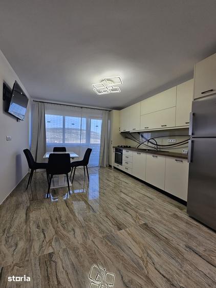Apartament cu 3 camere decomandat în Dâmbul Rotund