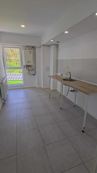 Apartament cu 3 camere semidecomandat în Mogoșoaia