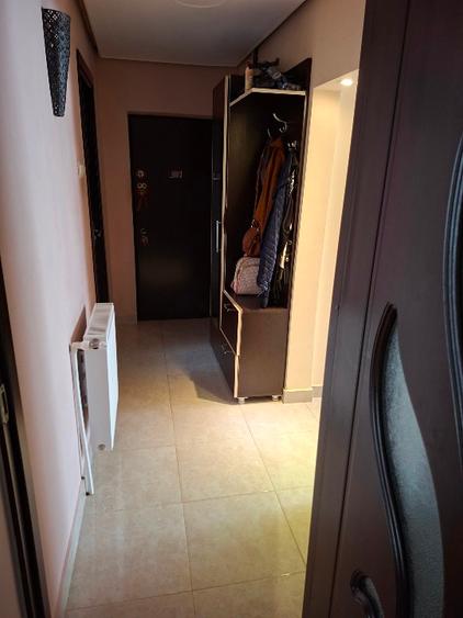 Apartament cu 3 camere decomandat în 1 Decembrie