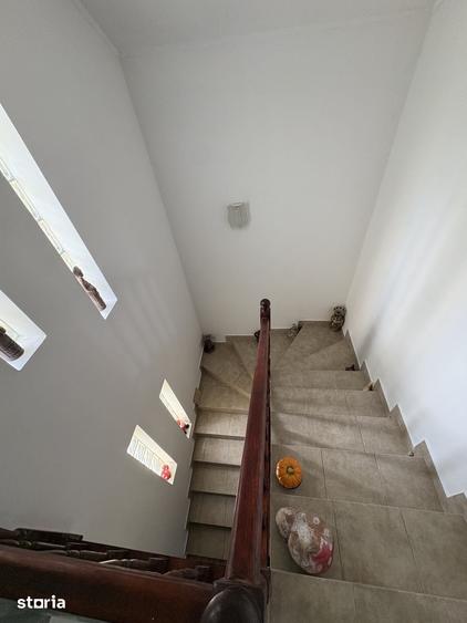 Casă cu 4 camere cu Teren 5000 Mp în Grădinari