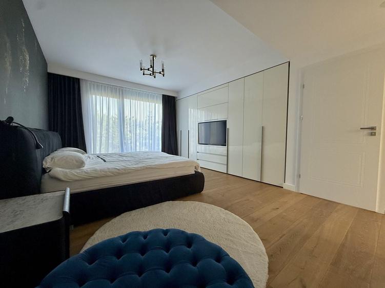 Casă individuală cu 7 camere cu Piscina în Iancu Nicolae