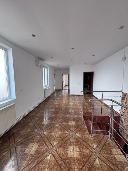 Casă cu 4 camere cu Teren 400 Mp în Central
