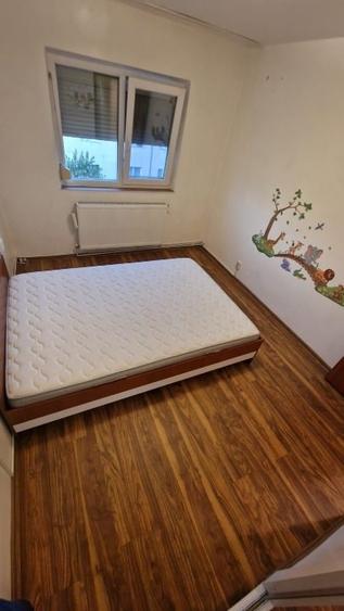 Apartament cu 3 camere decomandat, mobilat în Podul de Piatră