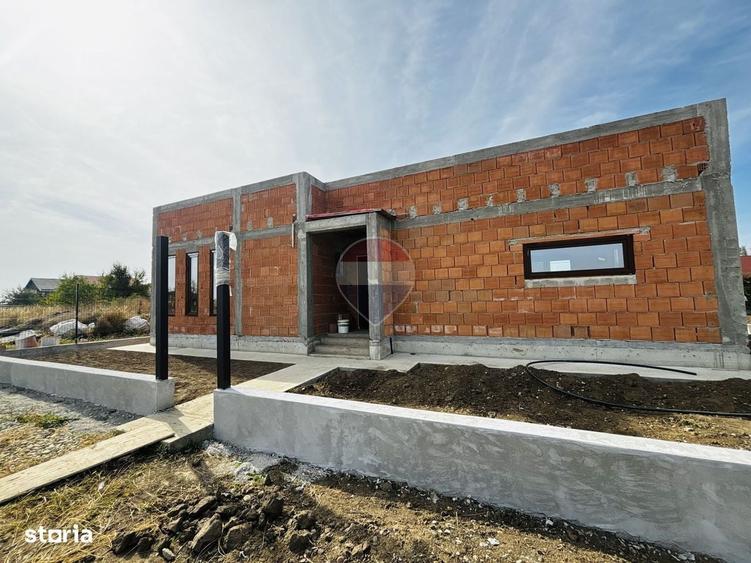 Casă cu 3 camere în Domnești
