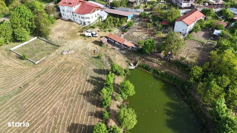 Casă cu 4 camere în Teișori