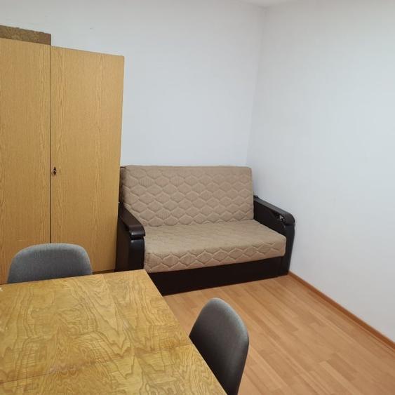 Apartament cu 3 camere semidecomandat, mobilat în Podu Roș