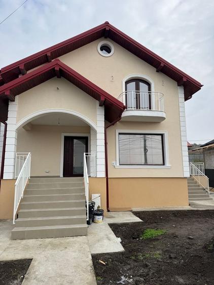 Casă cu 4 camere în Cucuteni