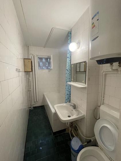 Apartament cu 3 camere semidecomandat în Palazu Mare
