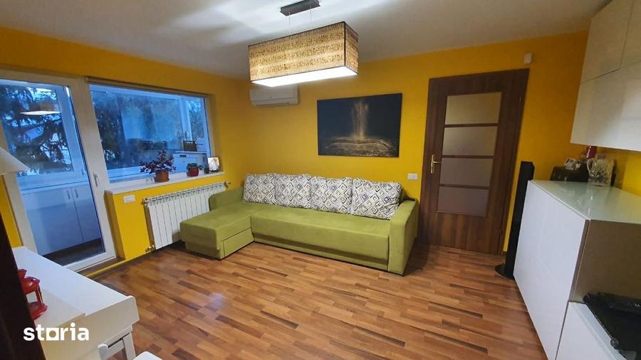 Apartament cu 3 camere semidecomandat în Astra