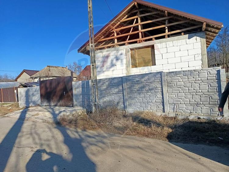 Casa / Vila cu 3 camere de vanzare - 1