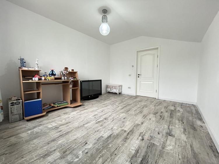 Casă individuală cu 5 camere cu Teren 538 Mp în Pecineaga