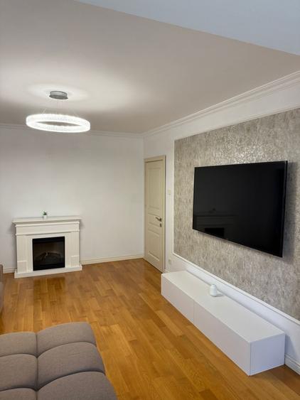 Apartament cu 3 camere semidecomandat, mobilat în Circumvalațiunii
