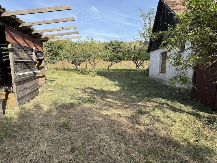 Casă cu 2 camere cu Teren 1560 Mp în Central