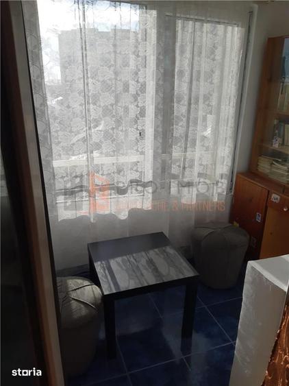 Apartament cu 3 camere decomandat în Dorobanți 1