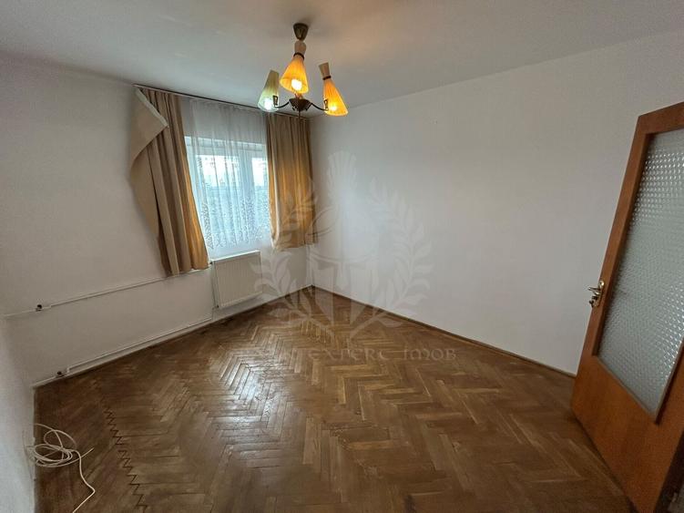 Apartament cu 4 camere decomandat în Sud