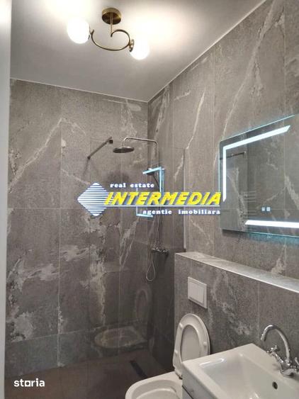 Apartament cu 3 camere decomandat, mobilat în Central
