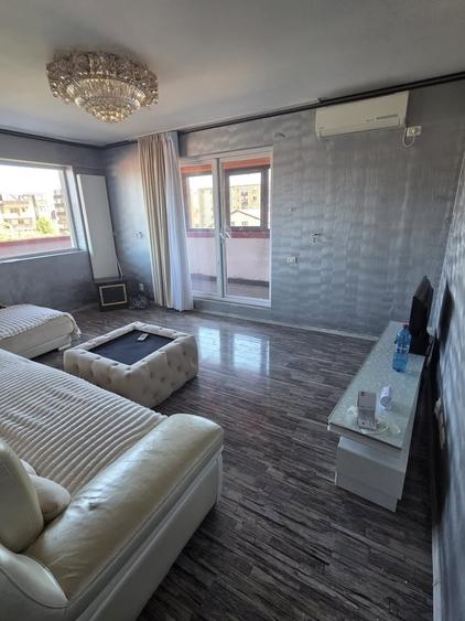 Apartament cu 3 camere decomandat în Berceni
