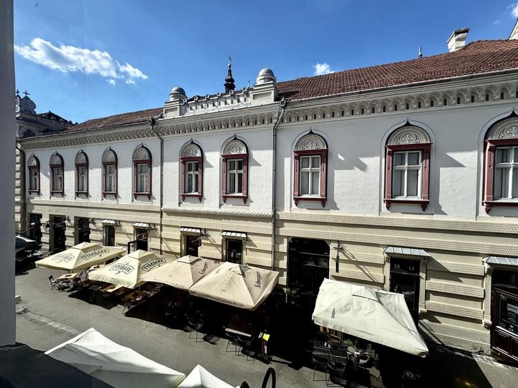 Birou, de 50 mp, în P-ța Unirii