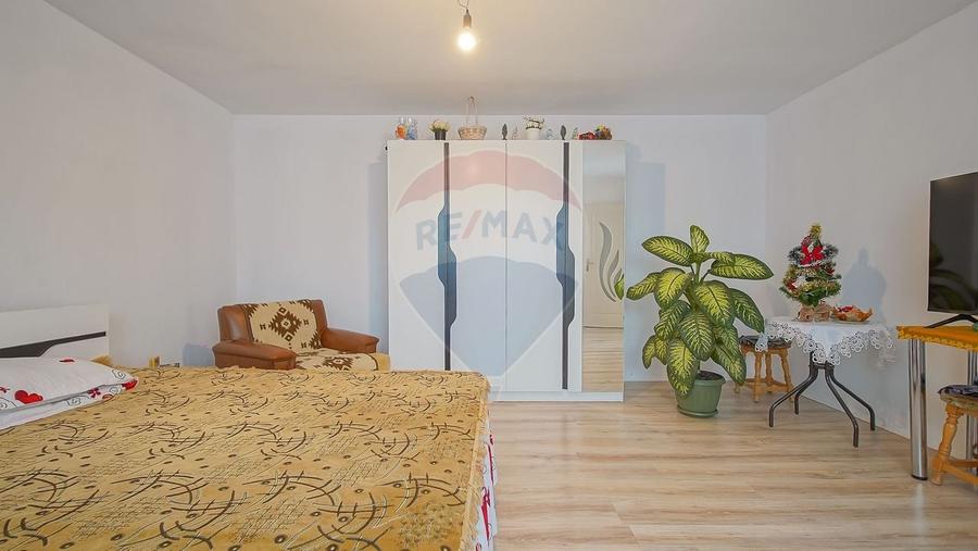 Casă individuală cu 2 camere cu Teren 380 Mp în Podu Oltului