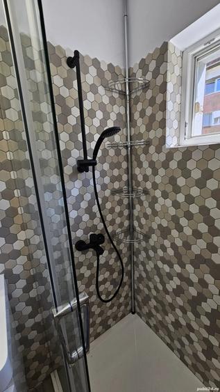 Apartament cu 3 camere semidecomandat în Soarelui